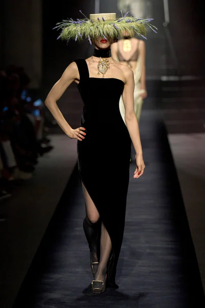 Look 10